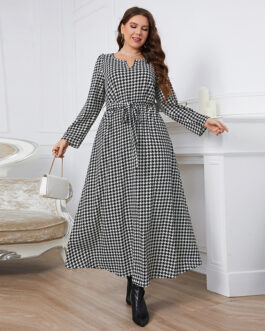 Graceful Lady round Neck Black White Plaid Cinched plus Size Dress