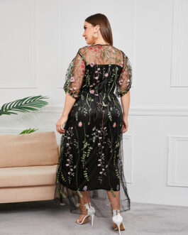 Plus Size French Hepburn Dress Women Mesh Embroidered Banquet Party Maxi Dress