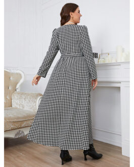 Graceful Lady round Neck Black White Plaid Cinched plus Size Dress